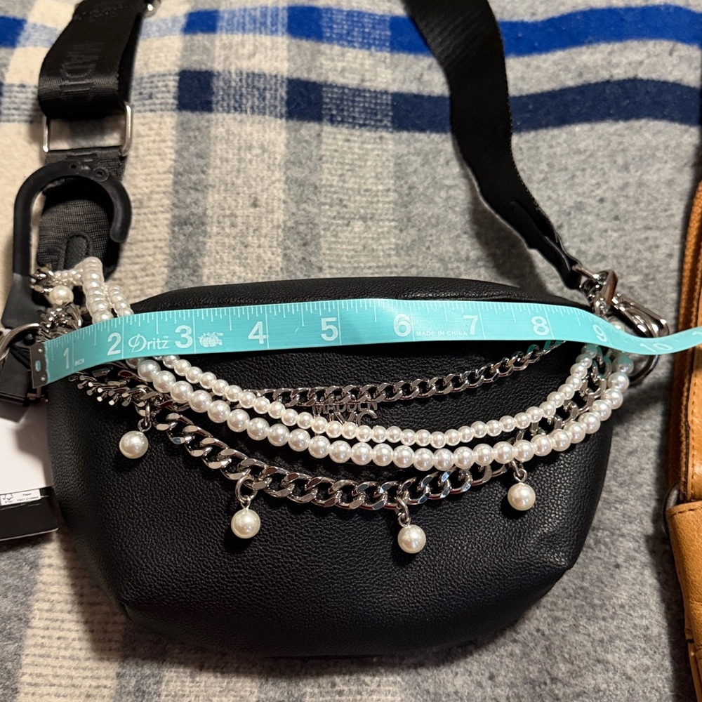 Madden NYC Black Crossbody Bag - Picture 2 of 4
